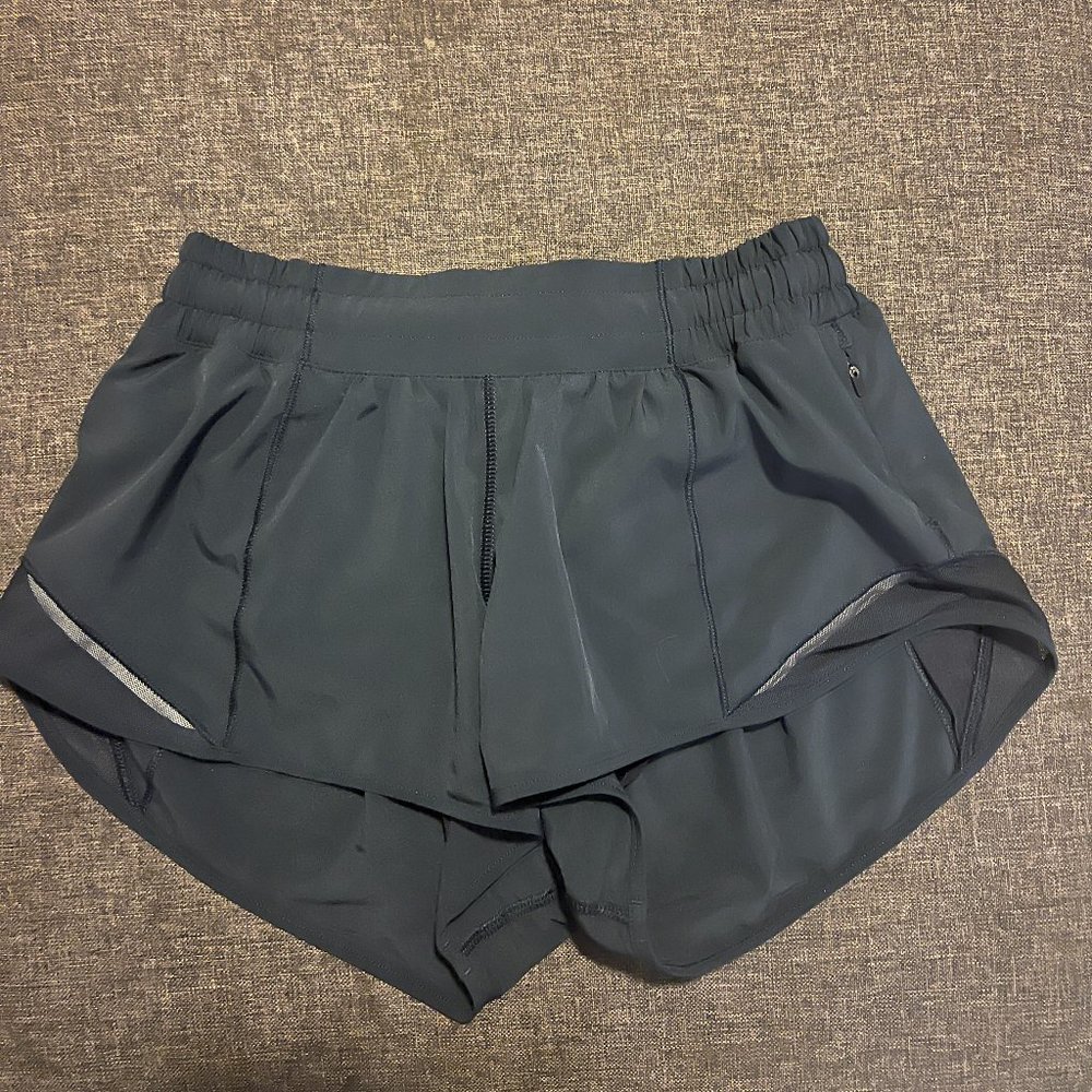 Lululemon Hotty Hot Navy Blue Shorts Size 4 with Mesh Sides and Reflective Strip